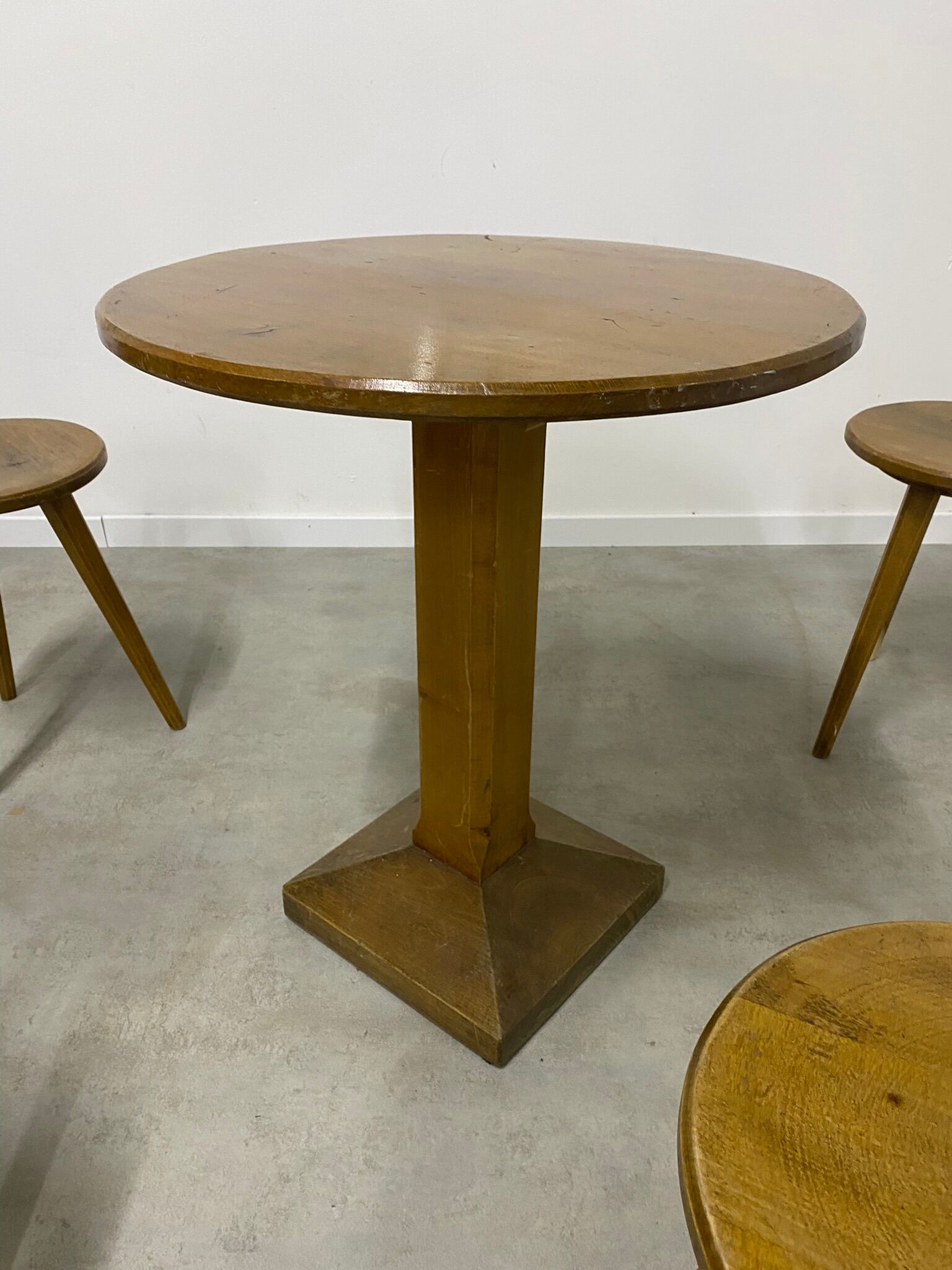 Set table and 4 wooden stools bistrot design of the 50