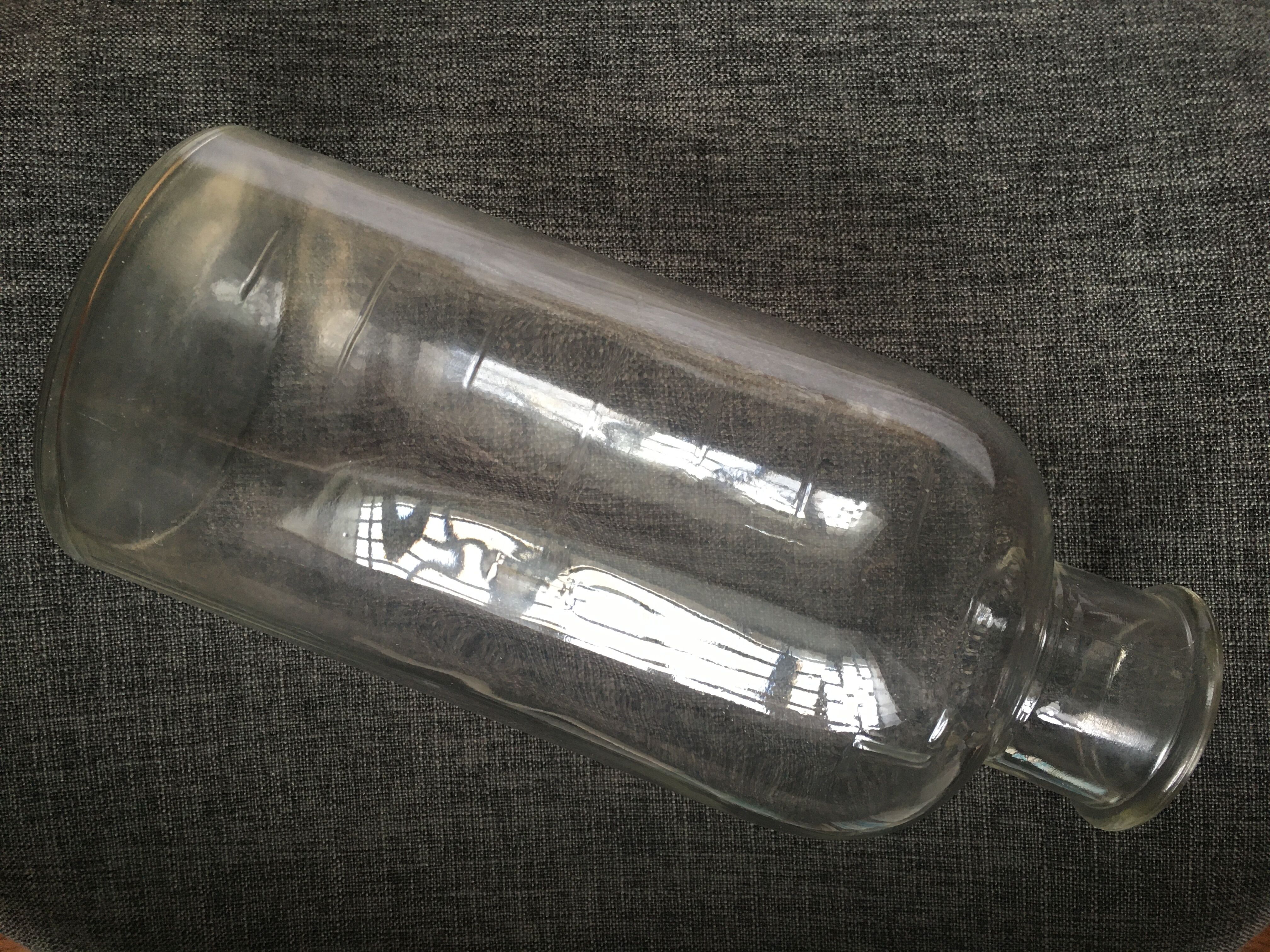 Measuring apothecary pot