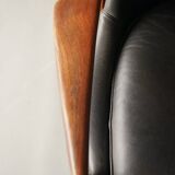 Fauteuil Seal en cuir et teck Ib Kofod-Larsen pour OPE, Suède, années 1960.