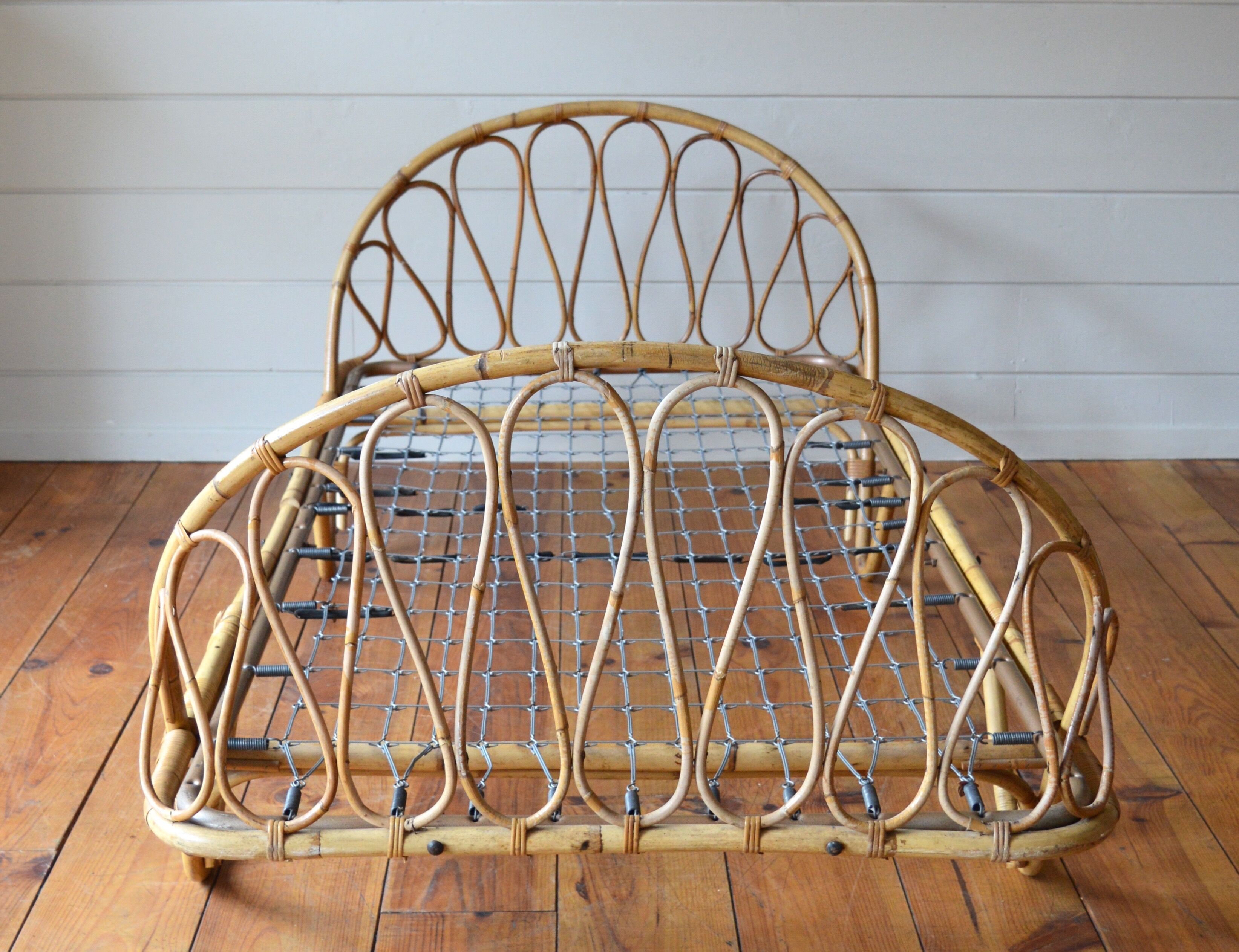 Rattan bed