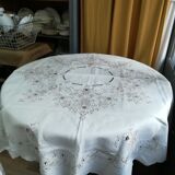 Round off-white tablecloth embroidered with grey flowers with 8 matching napkins - festive table