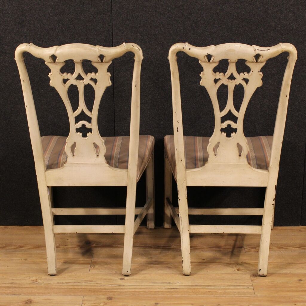 Paire de chaises italiennes laquées et dorées
