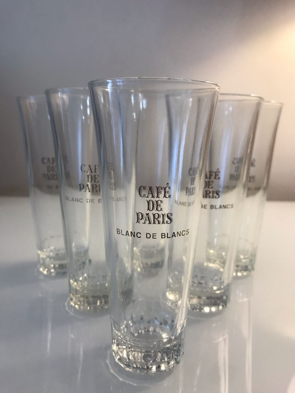 5 old glasses of brasserie café de paris
