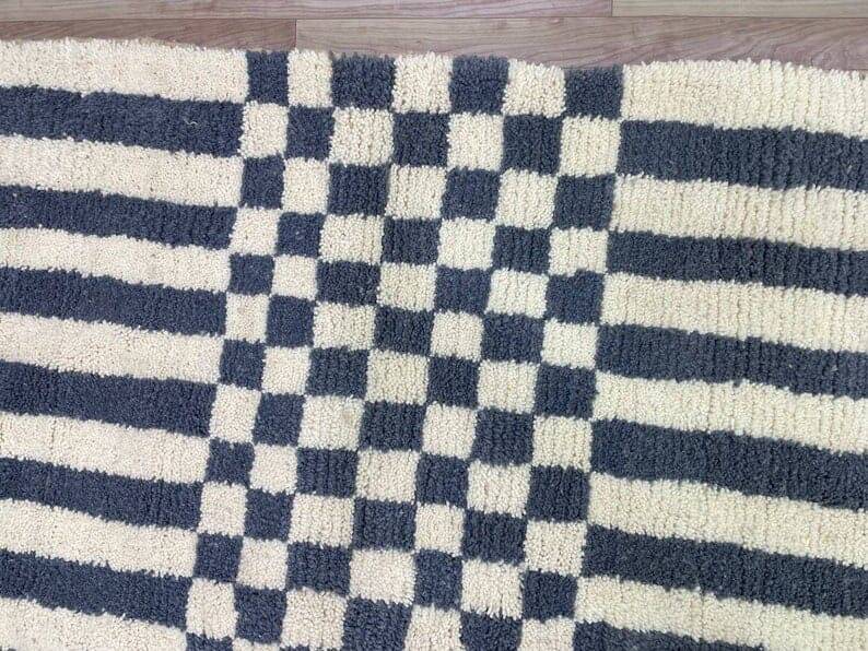 Handmade Moroccan Beni Ourain rug, size 140 x 260 cm.