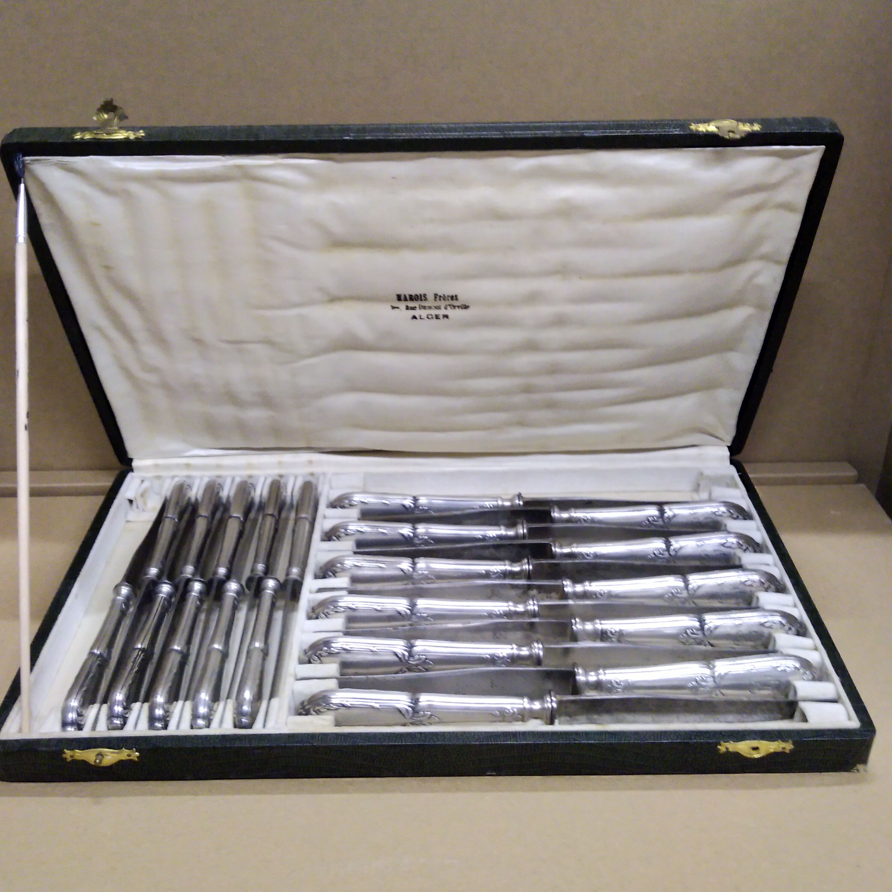 Table knife service and dessert knives
