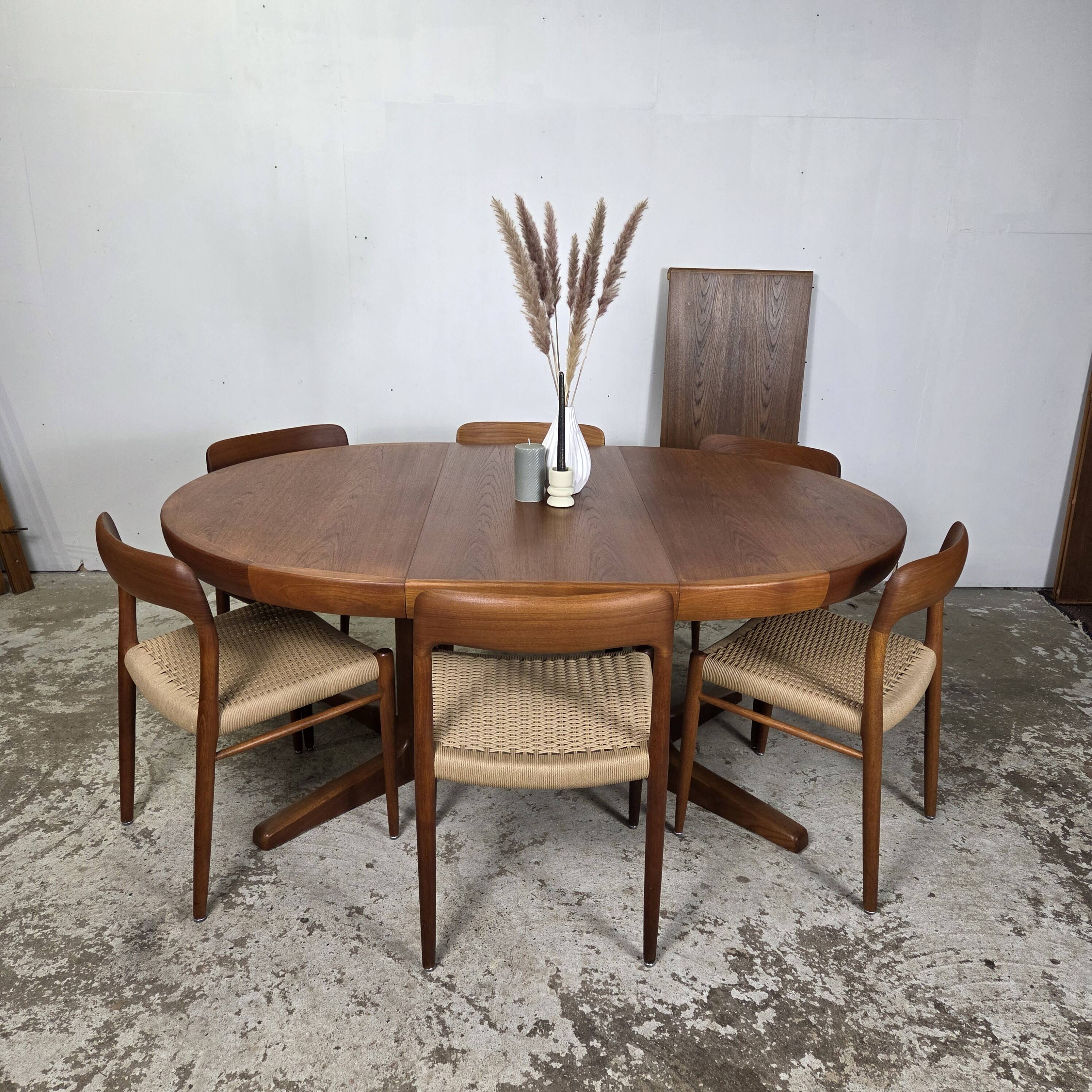 Faarup Møbelfabrik vintage 1960s Danish extendable table