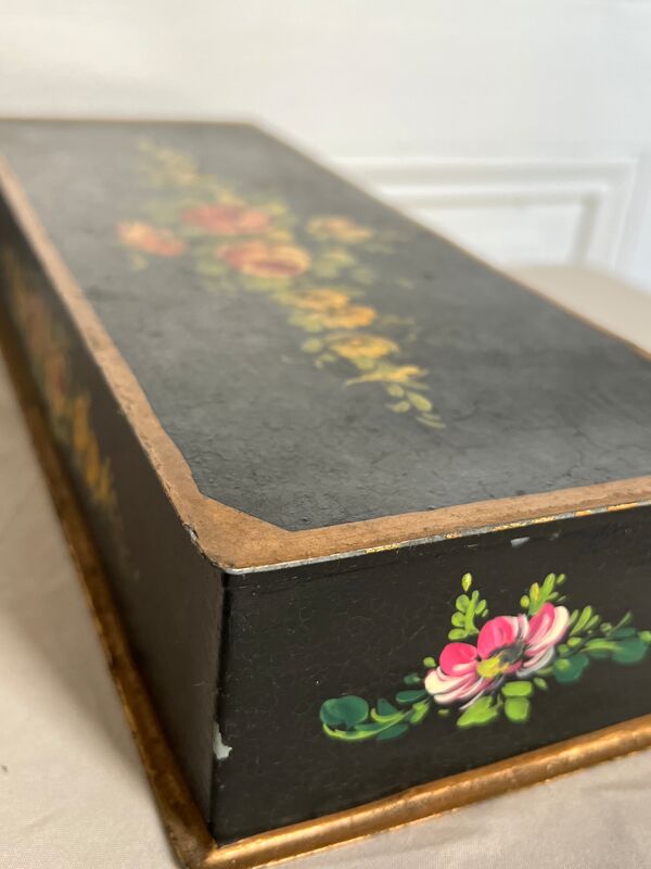 Boite à bijoux noir avec fleurs intérieur tissu gris