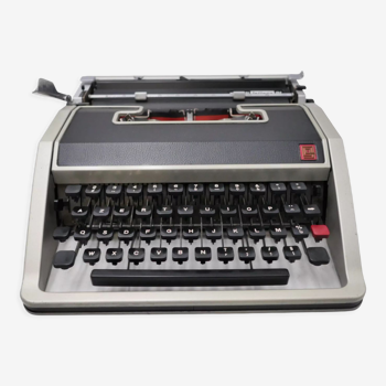 Machine à écrire Olivetti DL