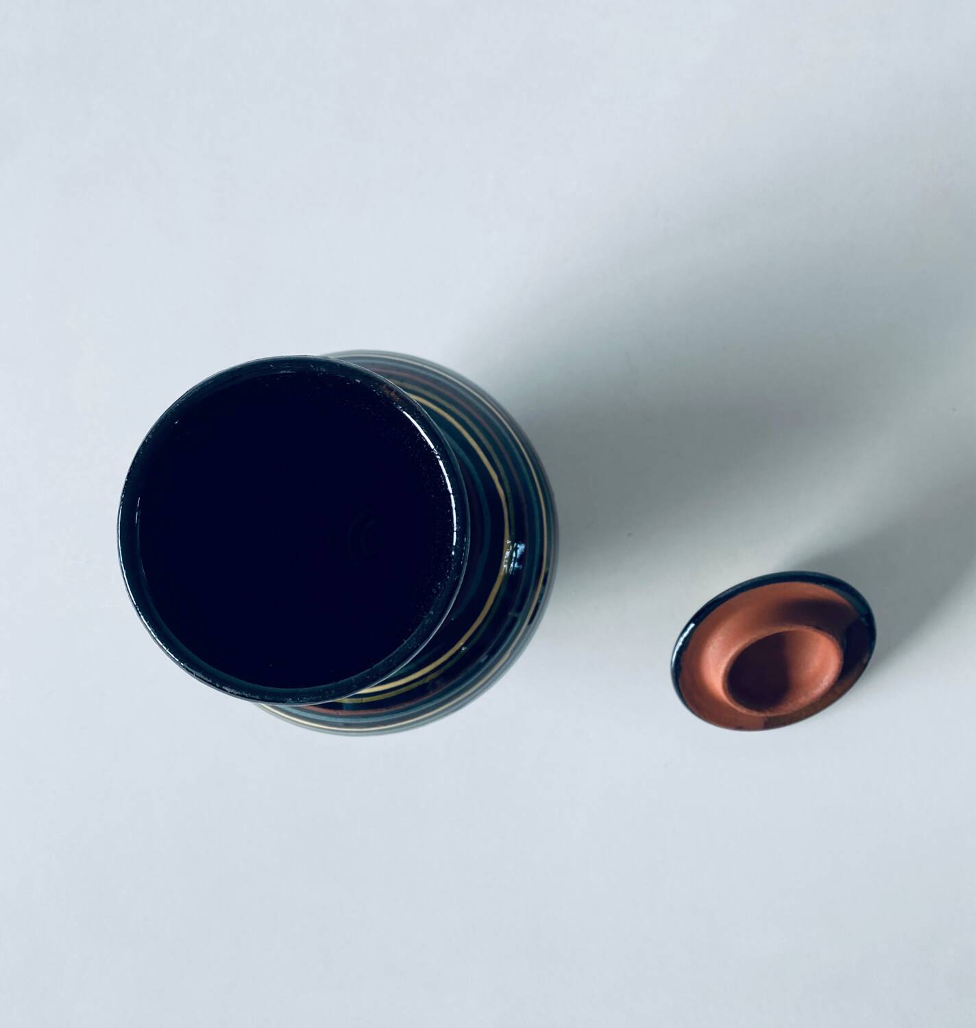Glazed earthenware pottery