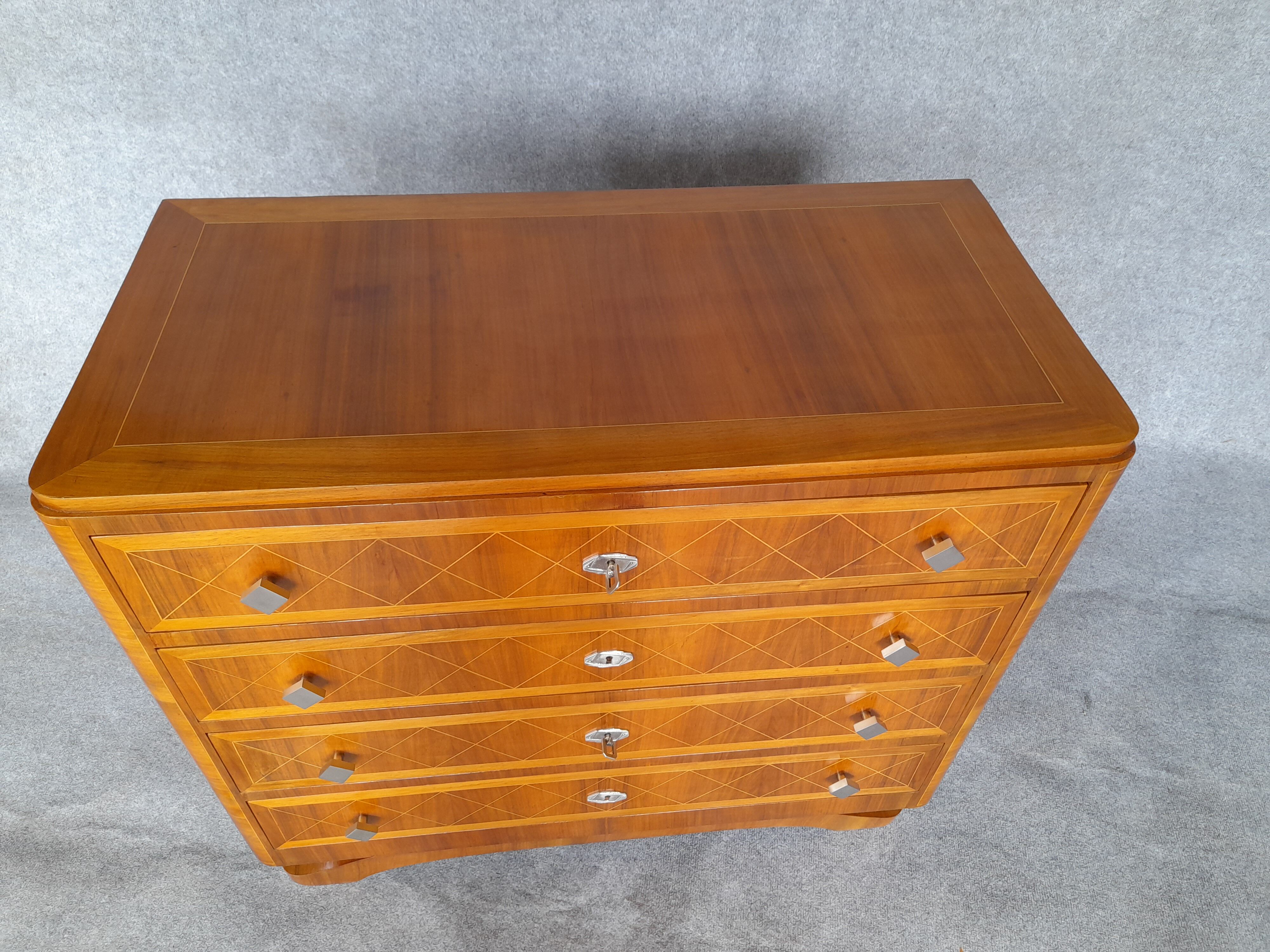 Art Deco chest of drawers (1930-1940) in walnut