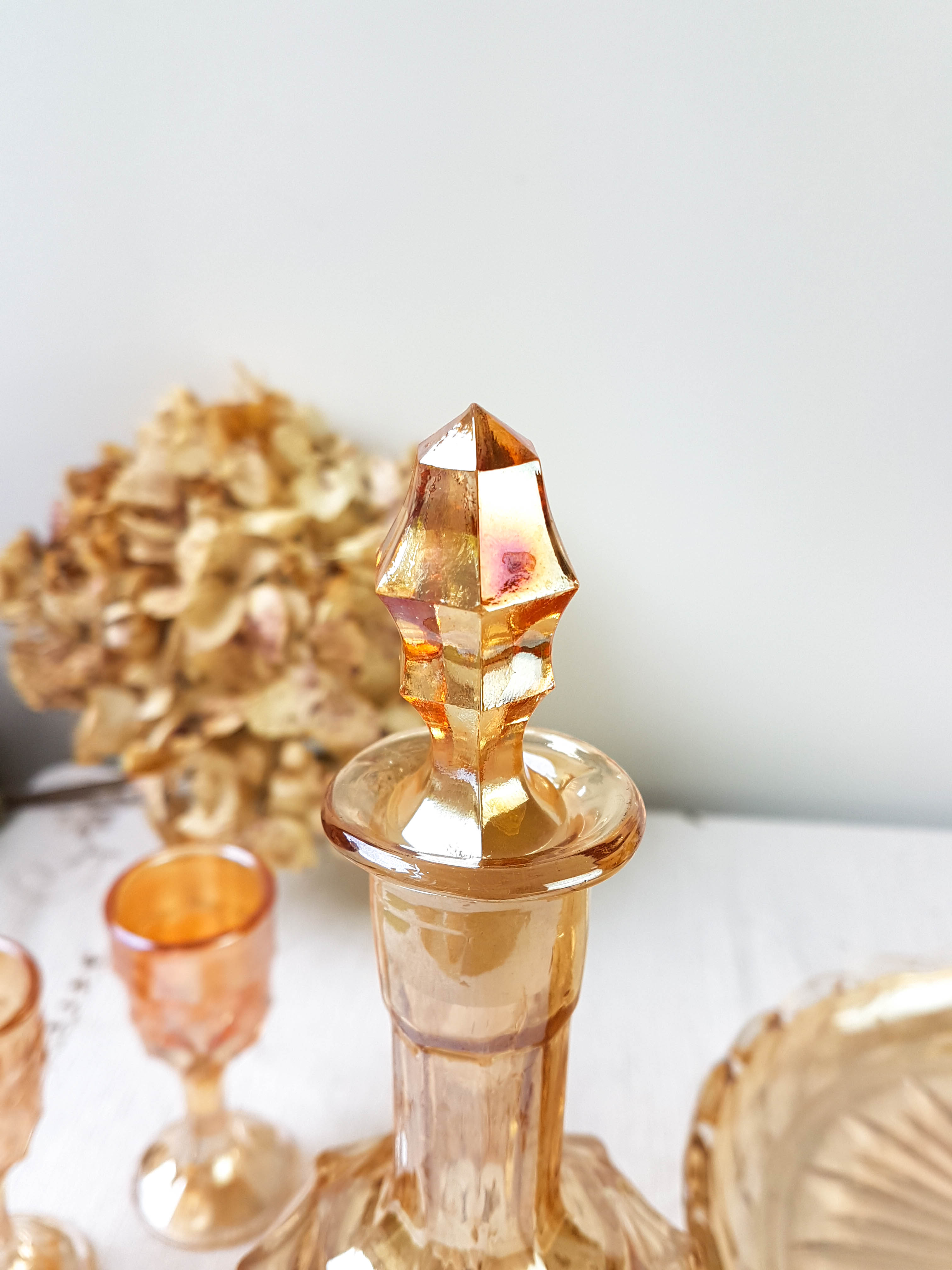 Amber glass liquor service