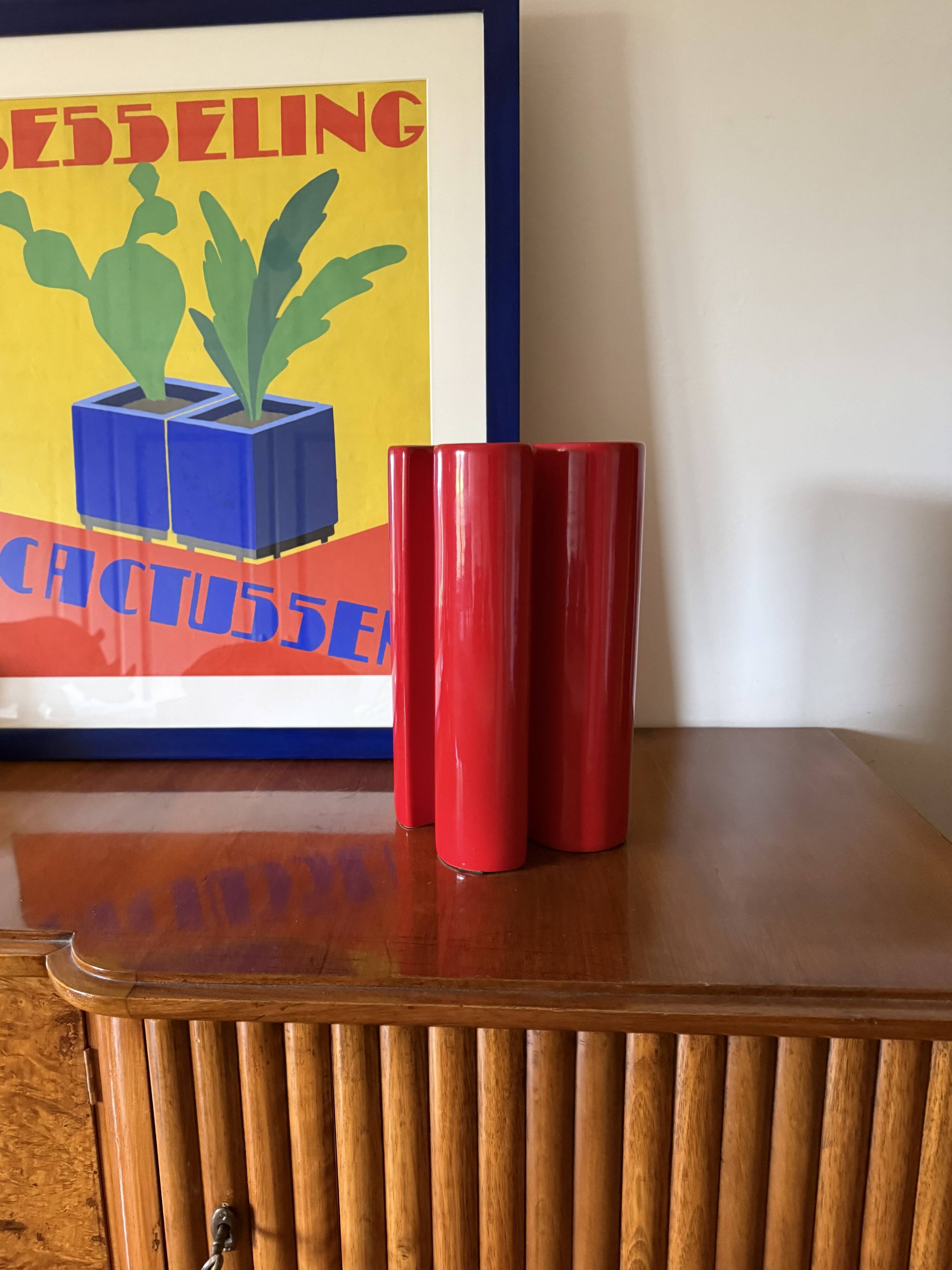 Franco Bettonica, Space age rare red ceramic vase, Gabbianelli Italy ca. 19