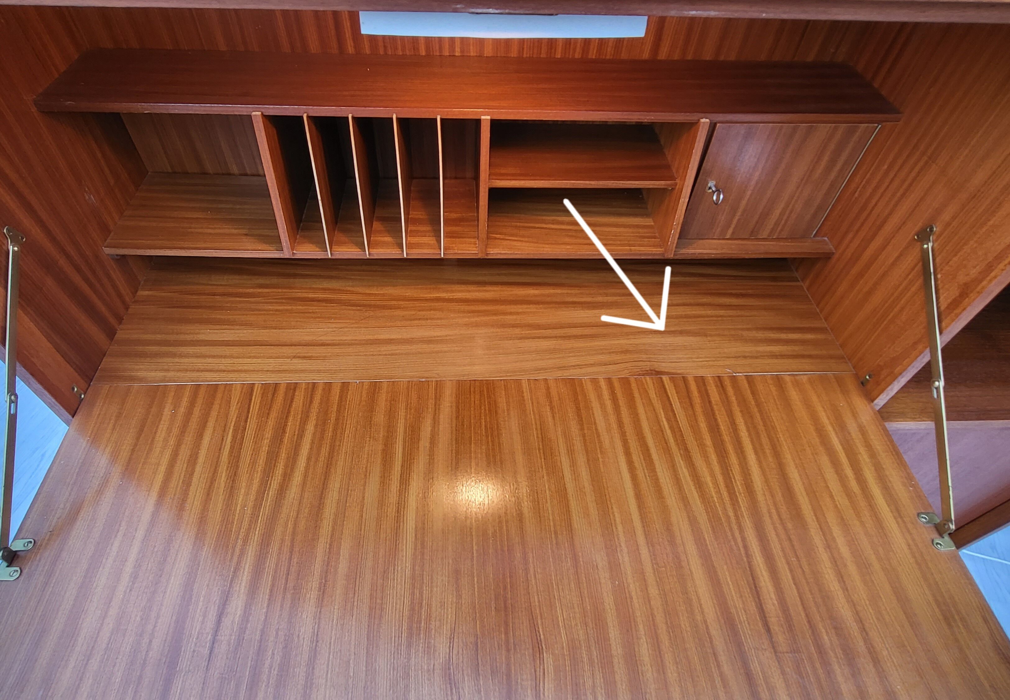 Cabinet with Secretary