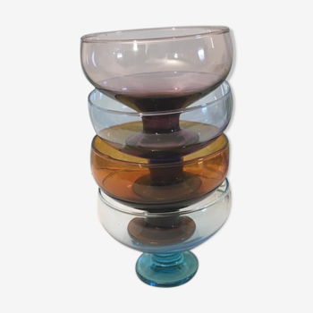 4 cups of different colors in glass