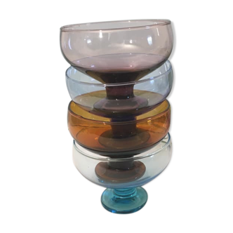 4 cups of different colors in glass