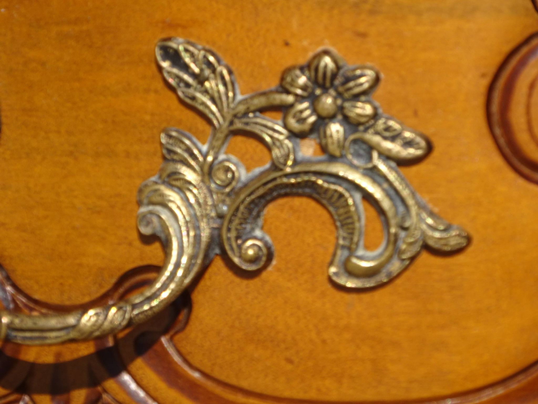 Secrétaire en merisier massif style Louis XV