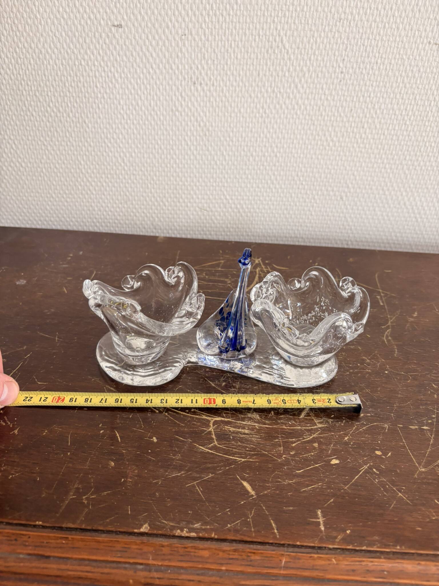 Double salt and pepper shaker, swan dragée, cobalt blue Murano glass.