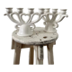 Paire de bougeoirs en porcelaine blanche