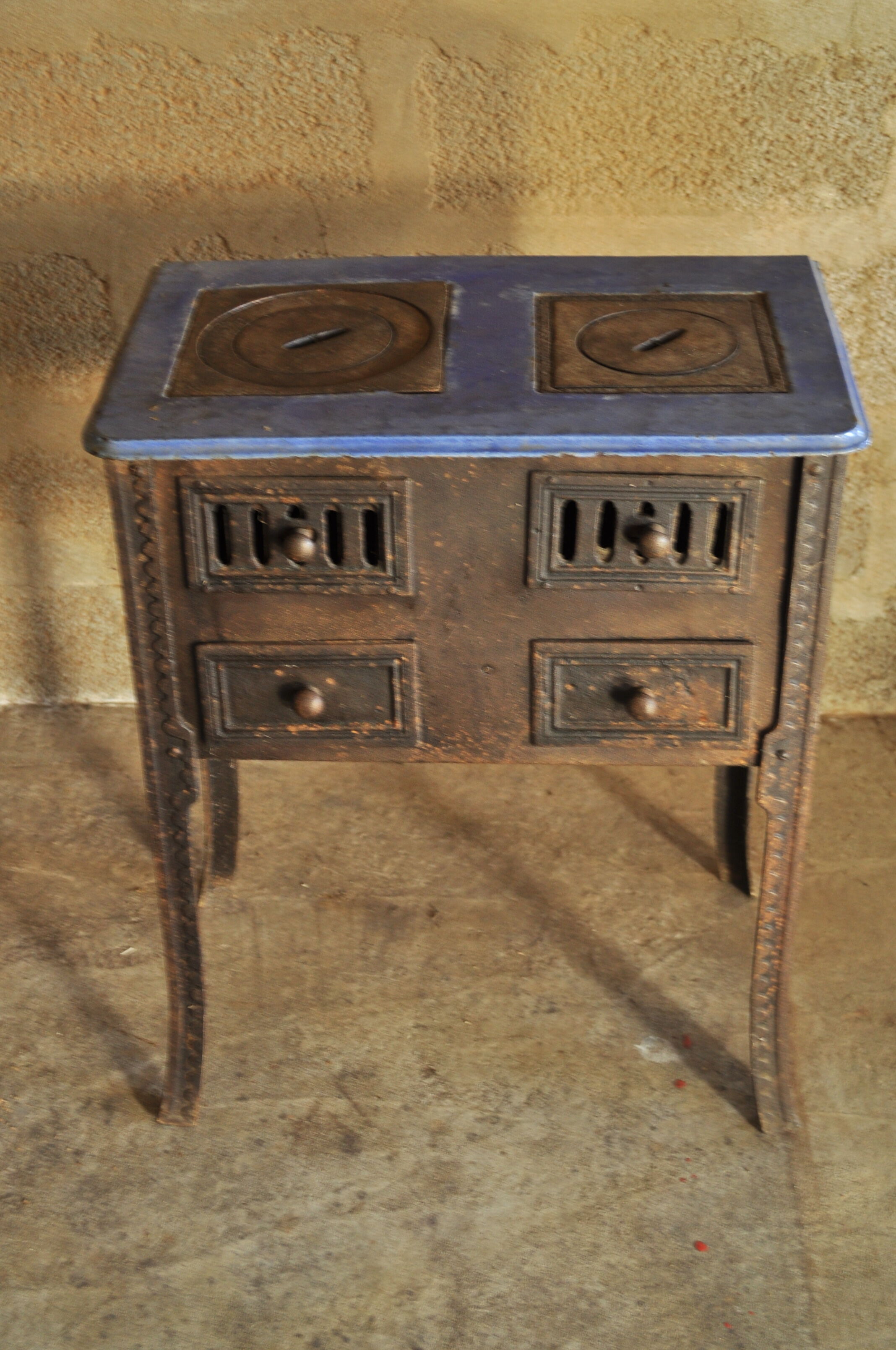 Poêle à bois et charbon ancien