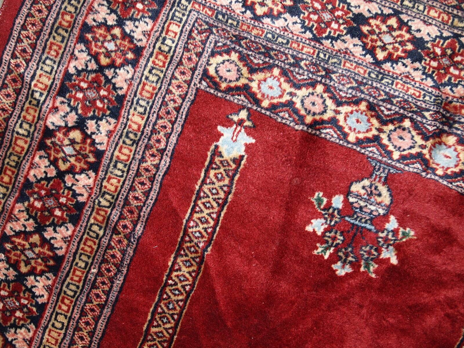 Tapis Vintage Bukhara en Laine, Années 1960, Éclat et Tradition