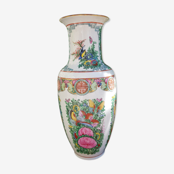 Porcelain Chinese vase