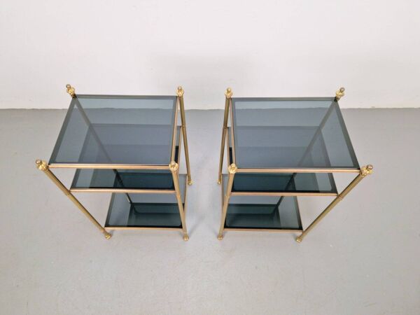 Tables d'appoint à 3 niveaux en laiton et verre fumé de Maison Jansen, années 1960, ensemble de 2.