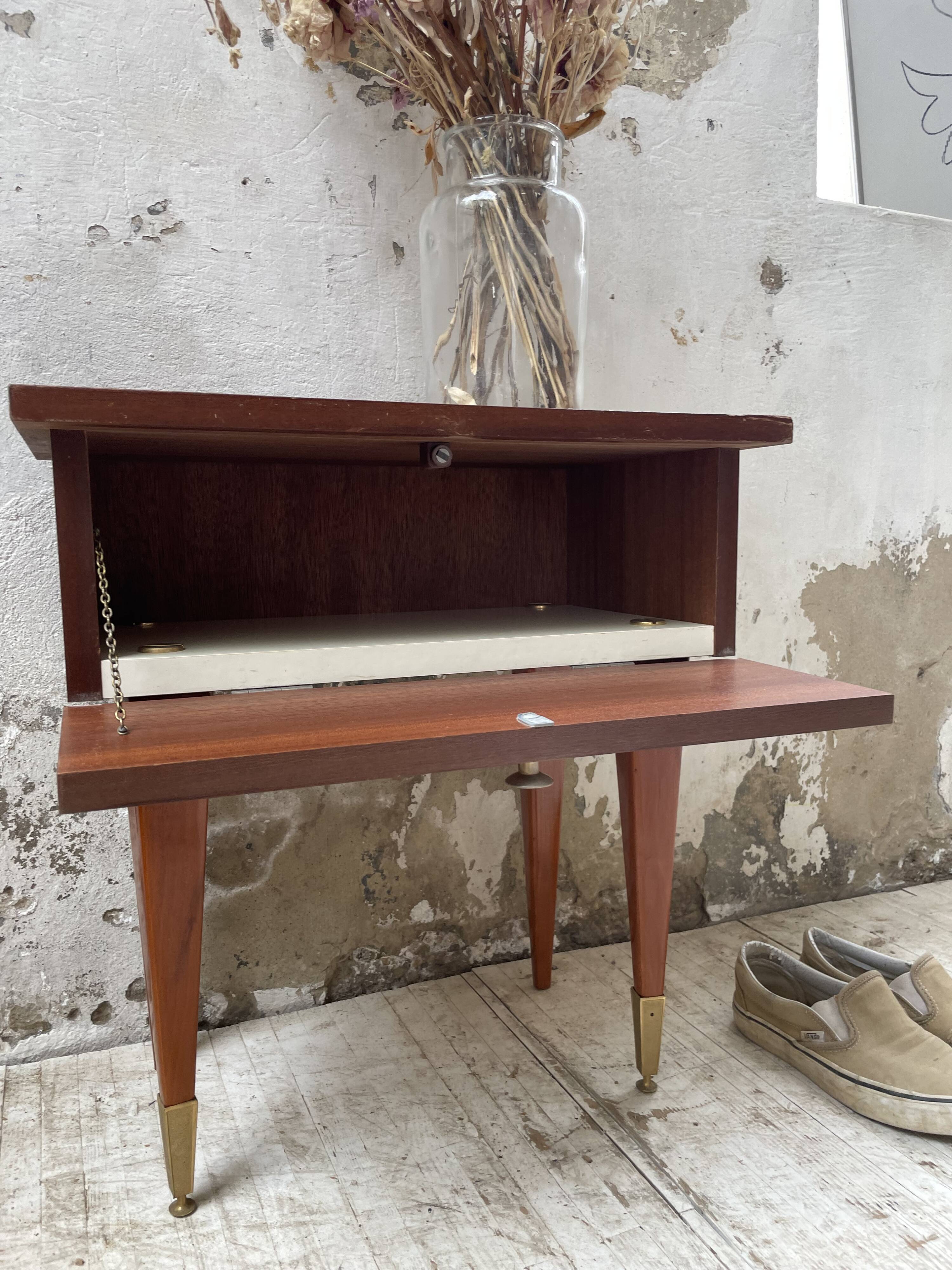 Vintage mahogany veneer bedside table