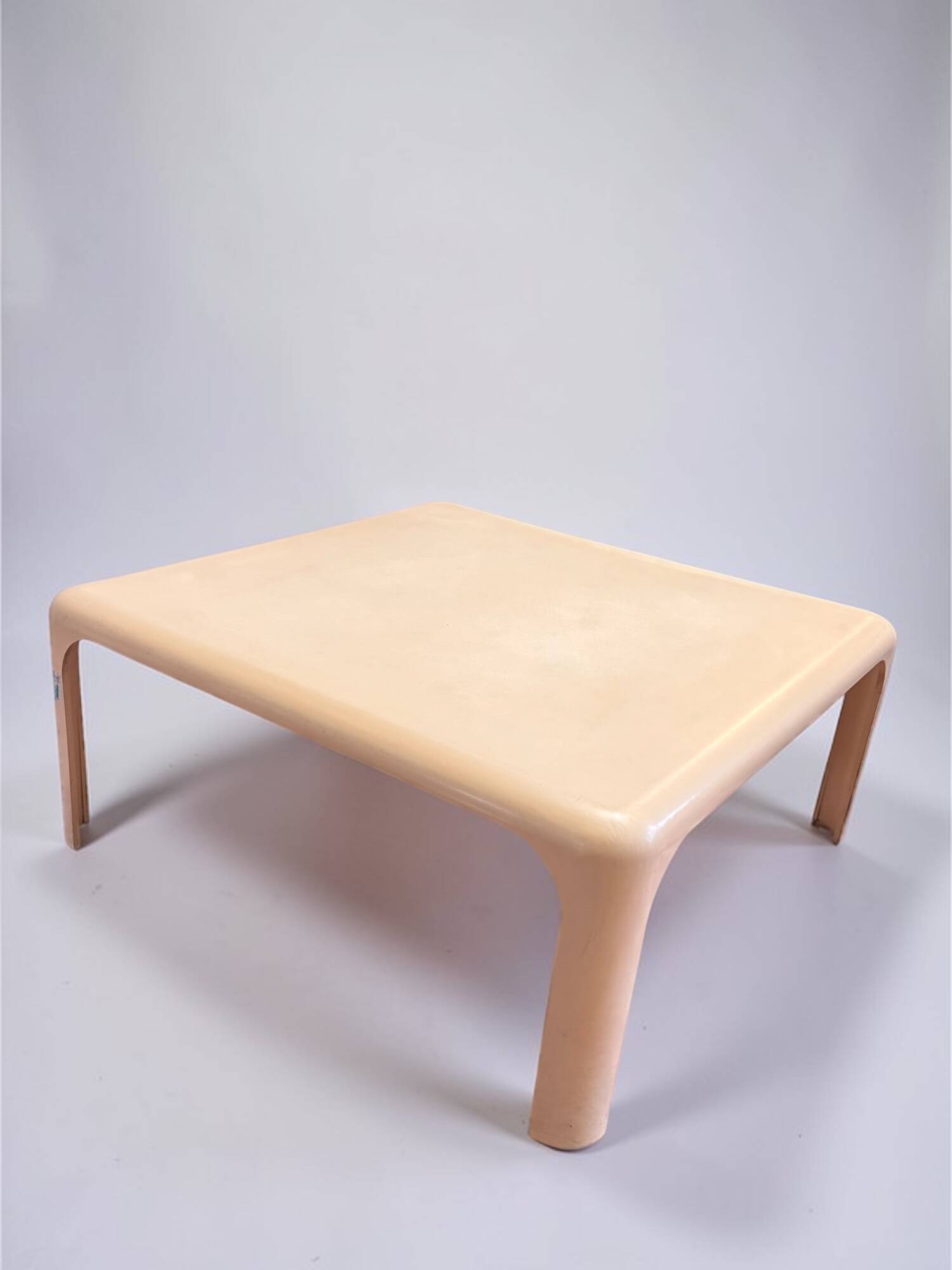 Artemide Giano coffee table 70x70 cm – ABS Space Age – Italian design 1970s