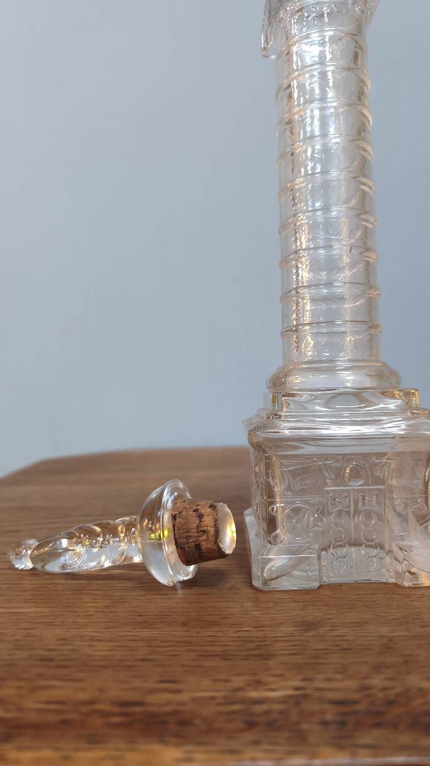 Vendôme column perfume bottle in moulded glass, 19th century.