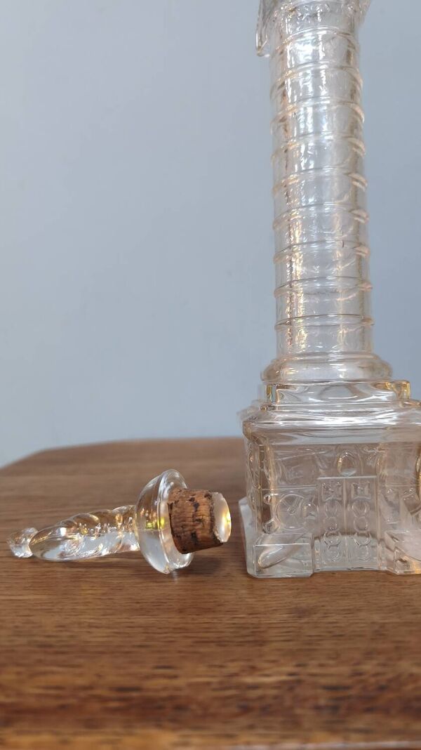 Flacon à parfum colonne Vendôme en verre moulé époque 19ème