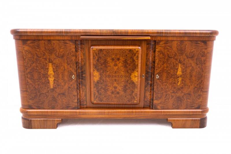 Grande commode Art déco, Pologne, années 1940. Après restauration.