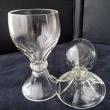 2 Verres anciens forme gondole , côtes plates , jambe creuse