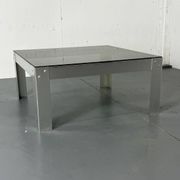 Table basse en aluminium et verre minimaliste de style moderniste du milieu du siècle, années 1970.