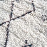 Brown and white Berber Béni Ouarain rug with diamonds in wool