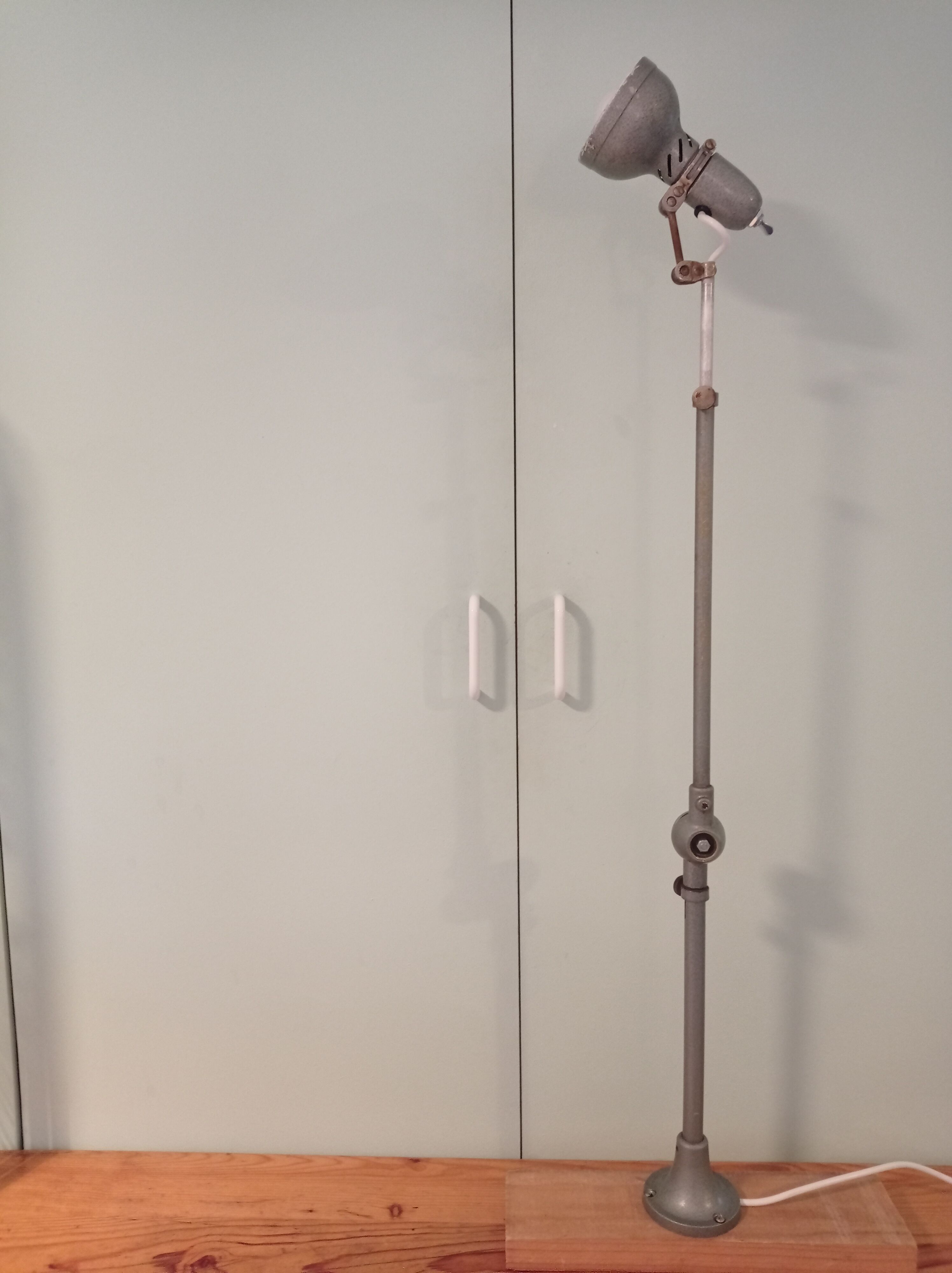 Lumina workshop lamp