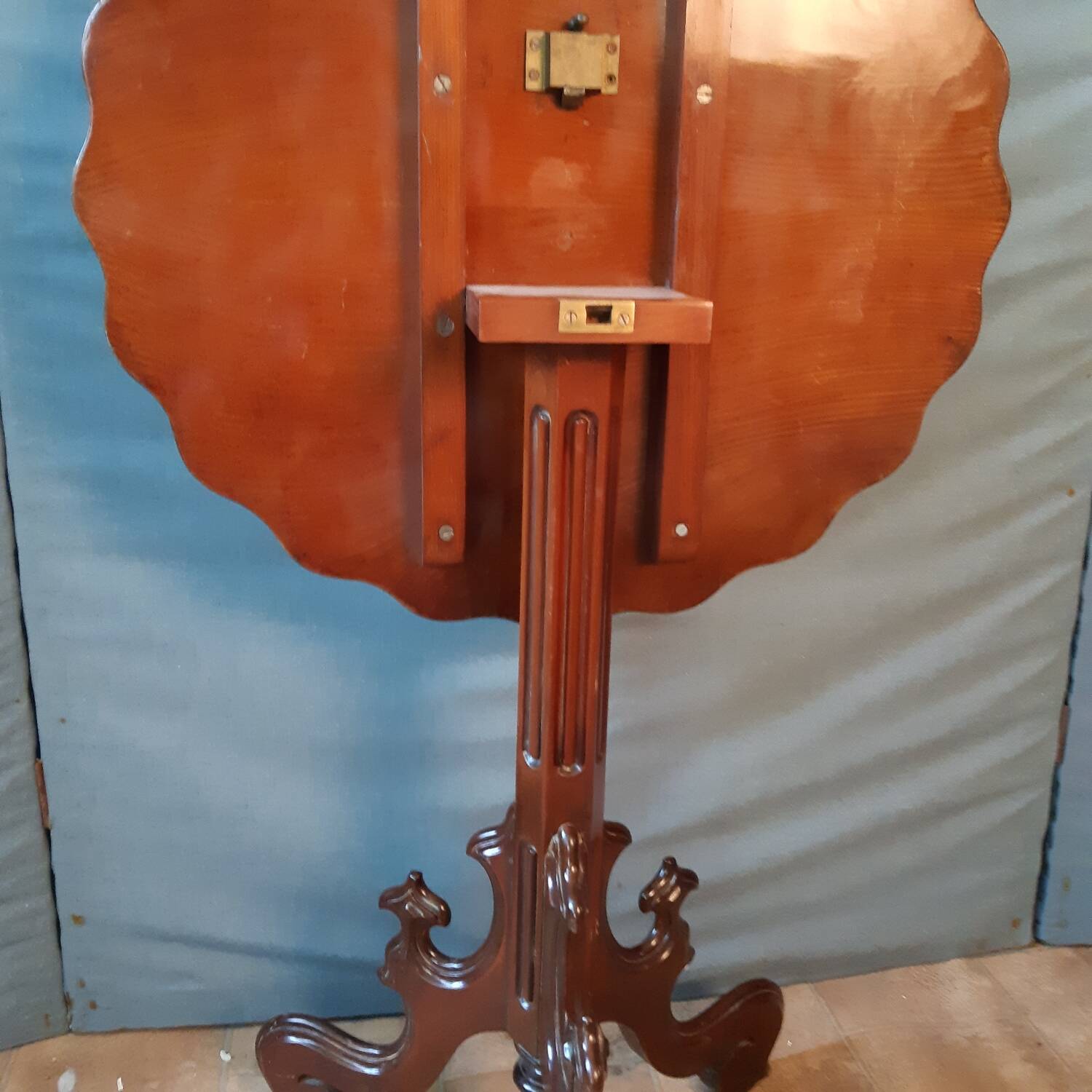 Mahogany pedestal table