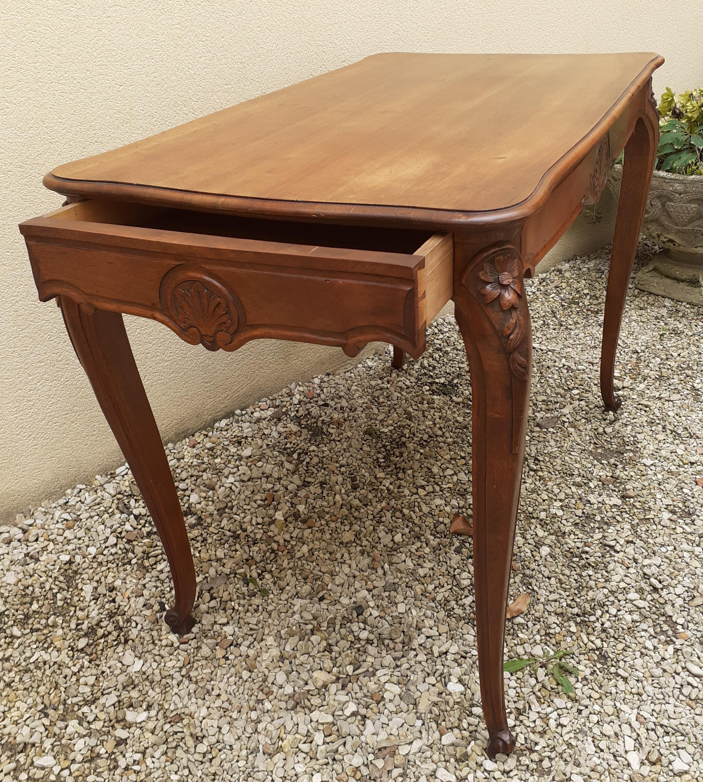 Flat desk, one-drawer table, nineteenth century carved walnut top in Louis XV style