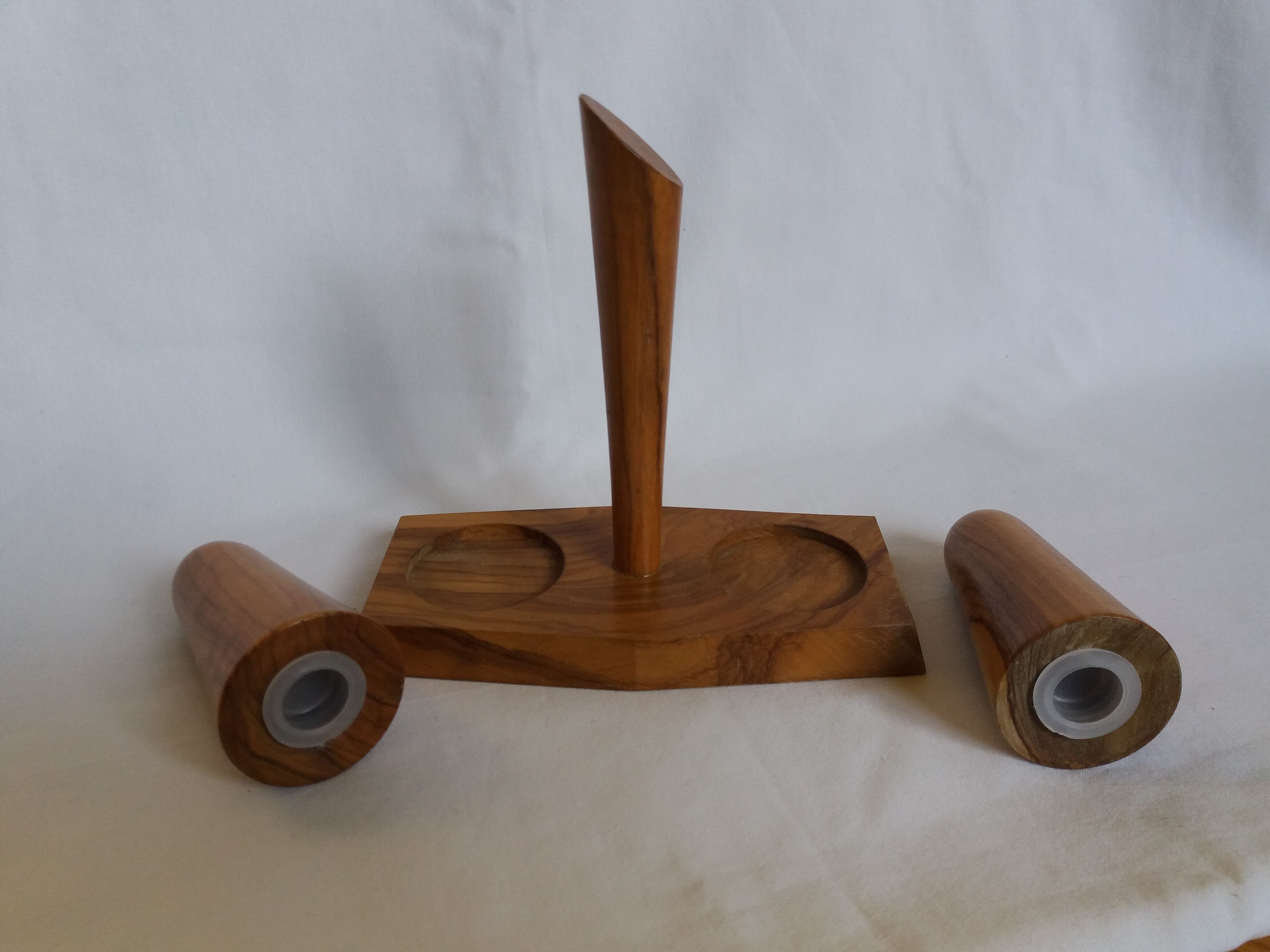 Pepper shaker in olive wood Art Deco style