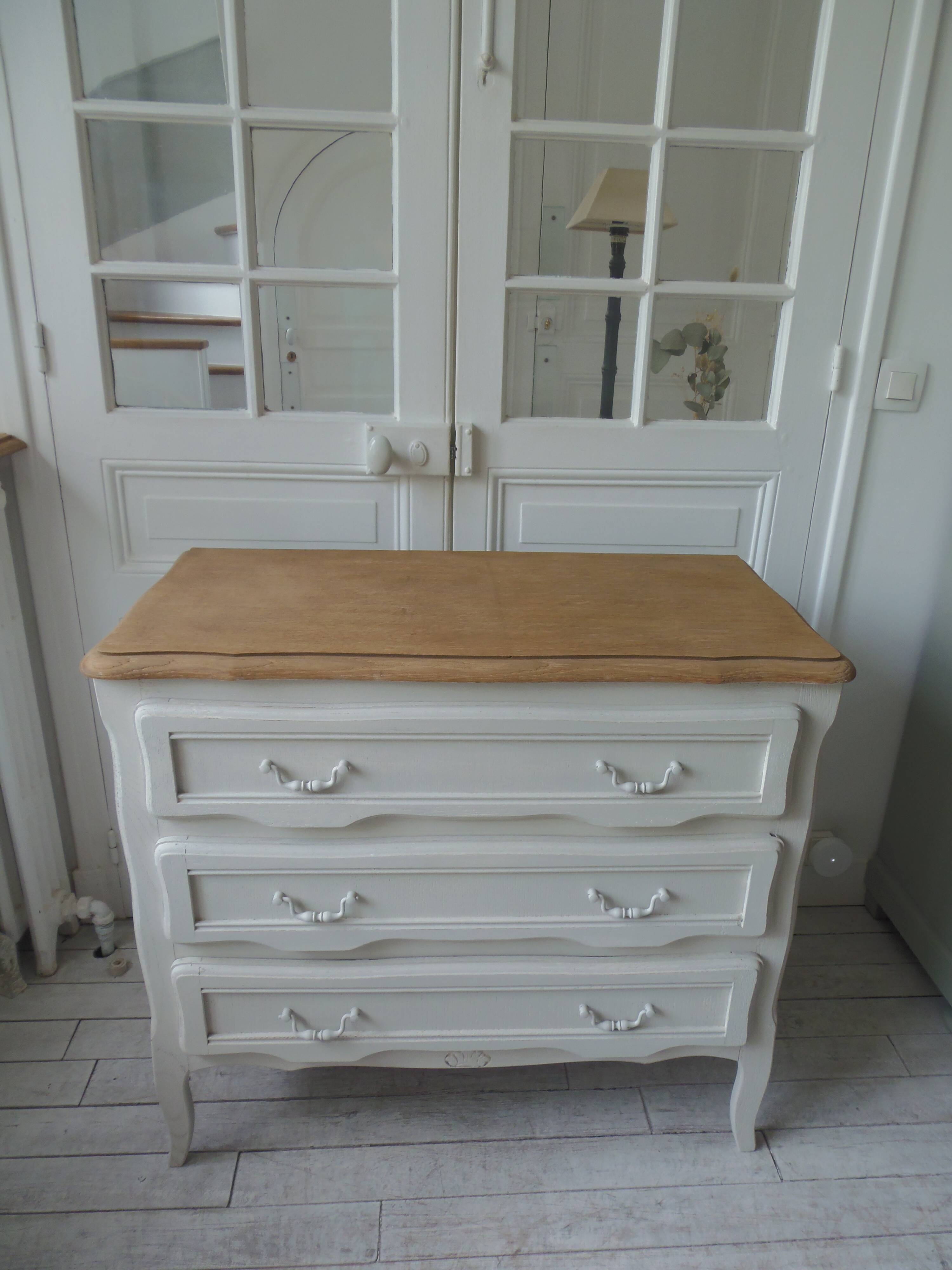 Vintage chest of drawers with pearl gray patina and waxed finish, 3 drawers, wooden top.