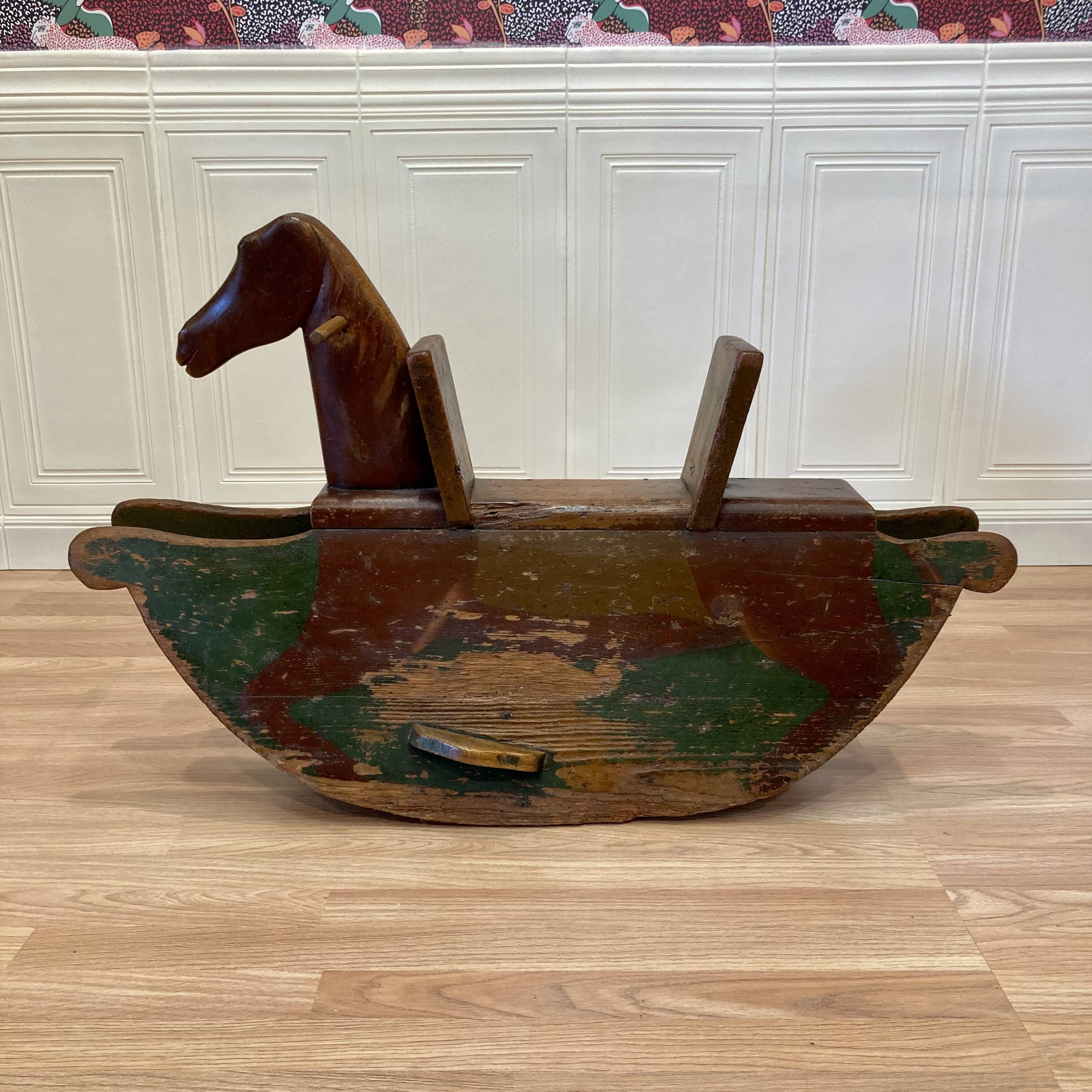 Cheval à bascule en bois 1950.