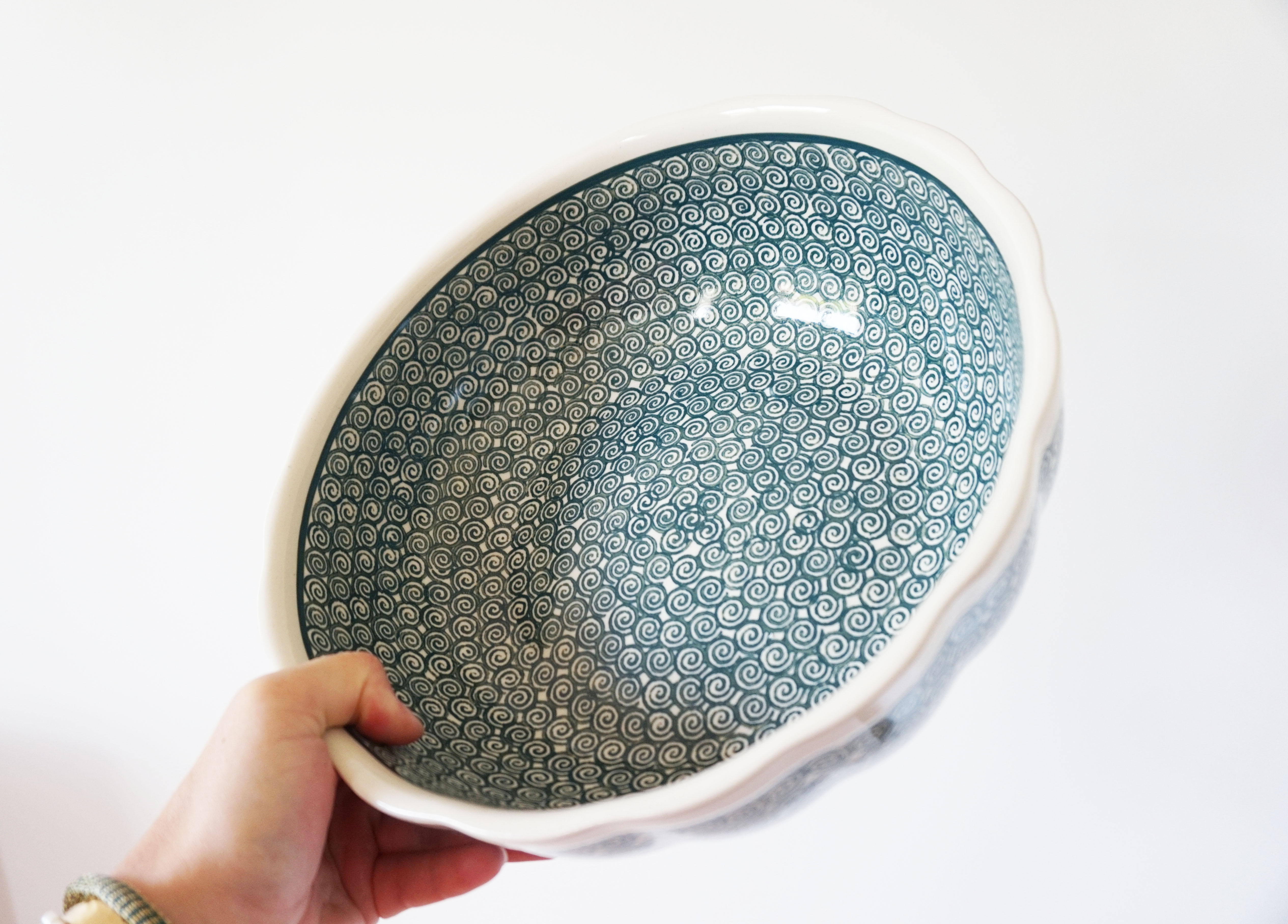 Salad bowl green circular pattern