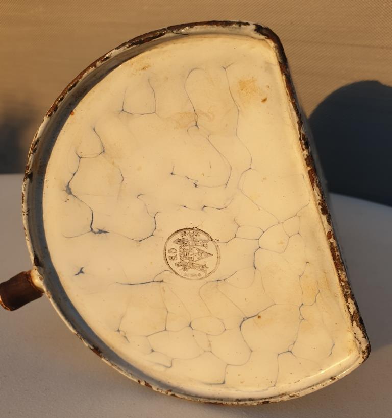 Pot washbasin wall mounted sheet metal enamelled