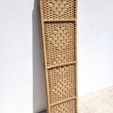 Wooden screen and 3-leaf ropes