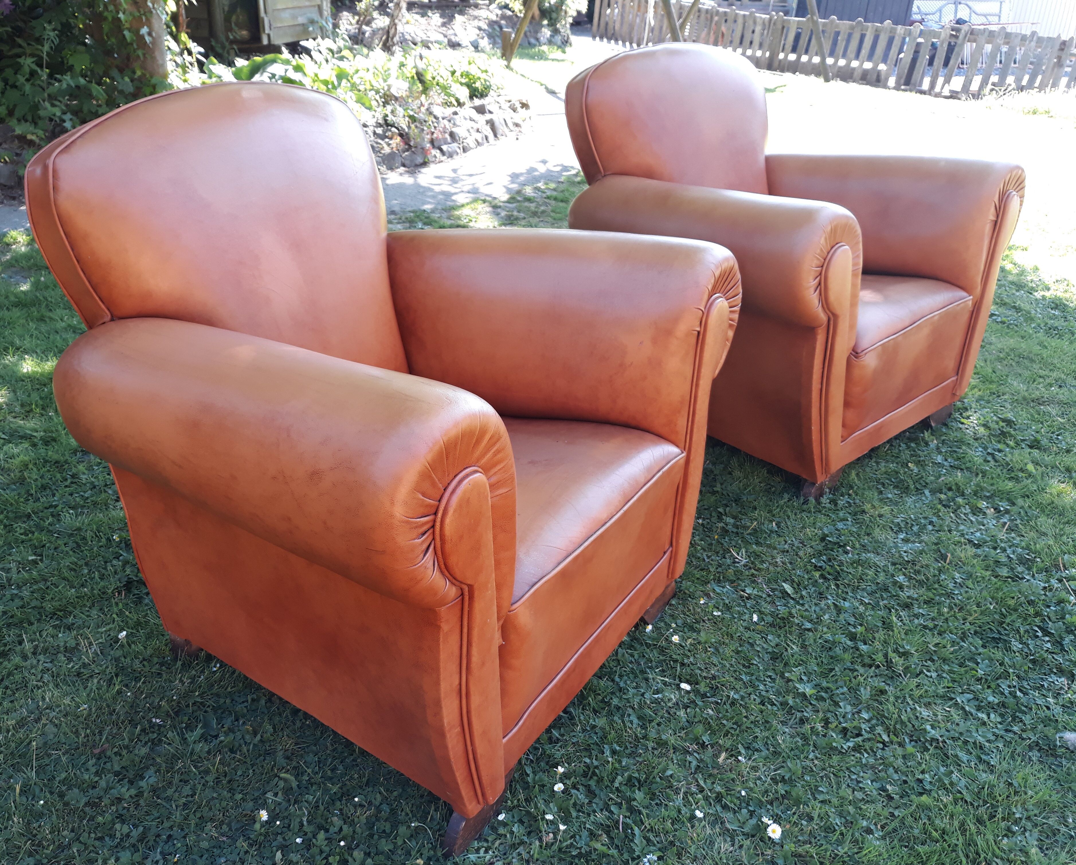 Paire de fauteuils club 1950