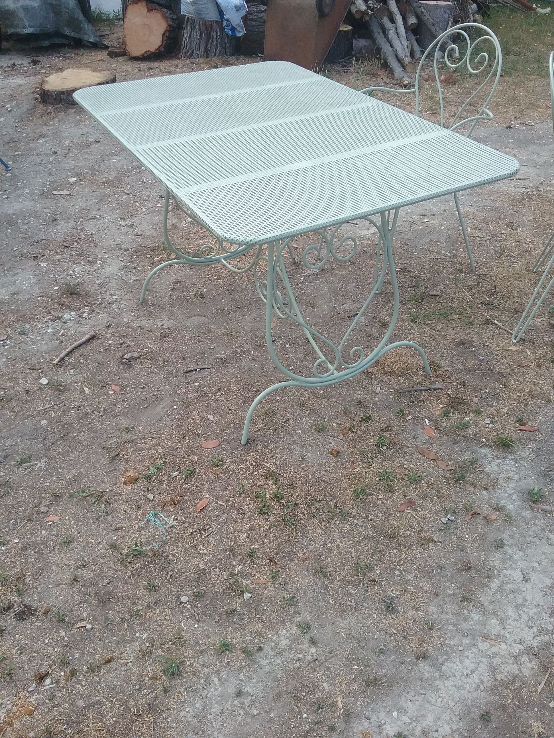 Salon de jardin en fer forgé vert