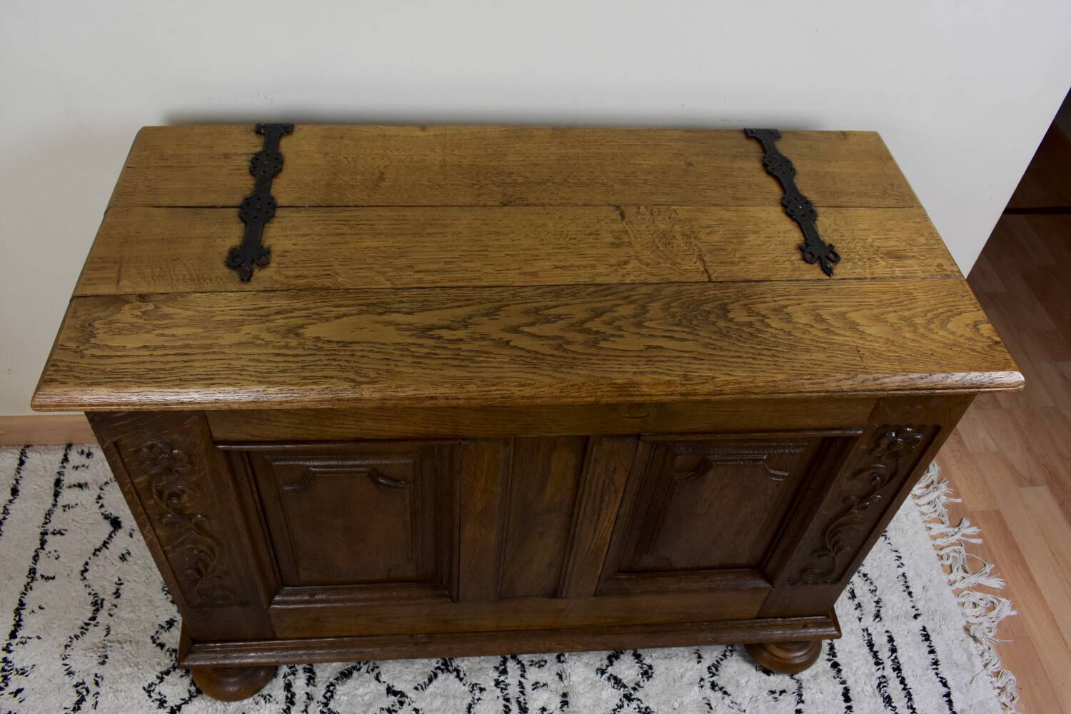 Coffre en bois rustique