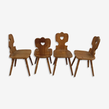 Série de 4 chaises savoyarde en pin