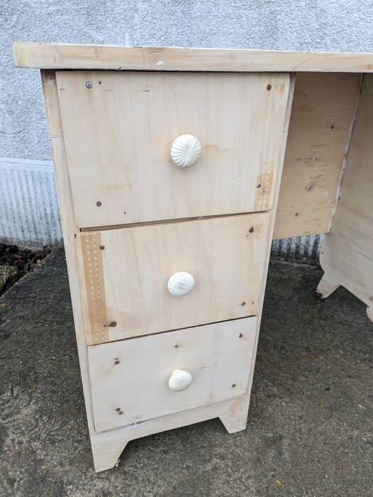 Children's desk