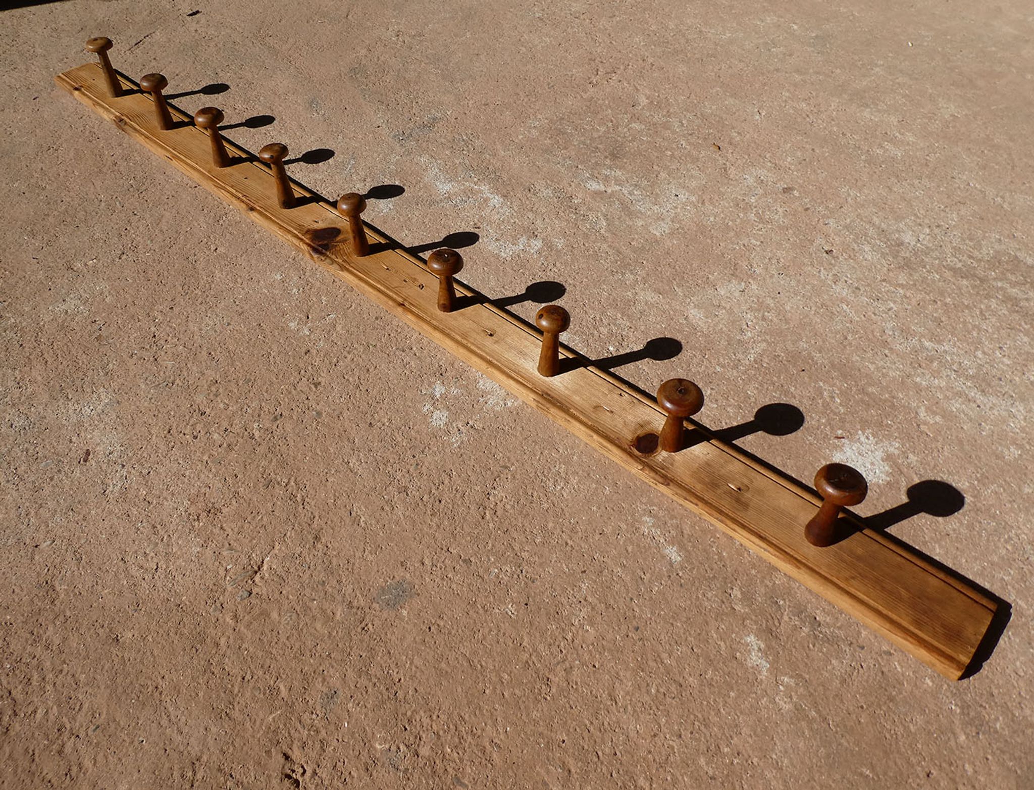 School wall coat - solid wooden rail of 10 patères
