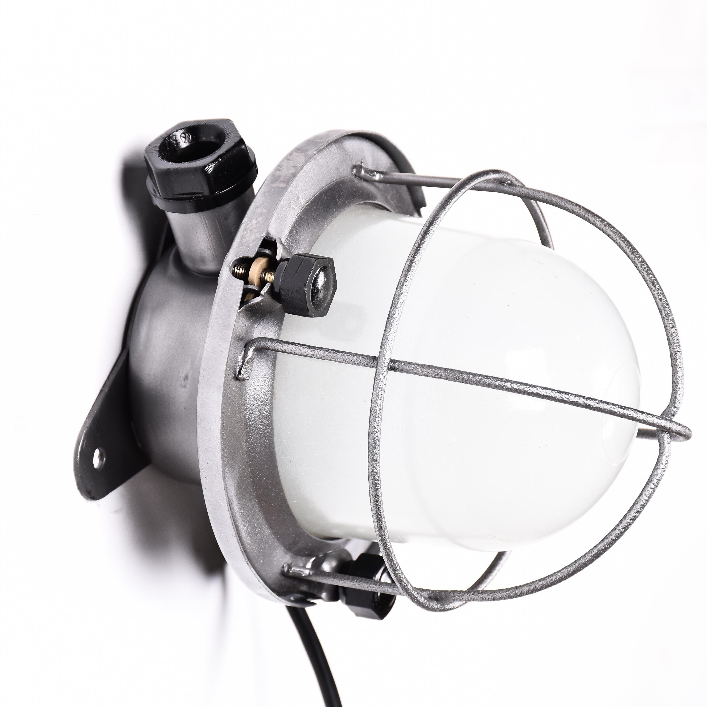 Industrial wall lamp